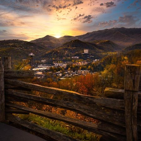 The Tiny Barn, 1089 Free Tickets Each Paid Day, Dollywood And More Sevierville Exterior photo