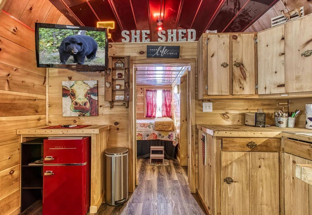 The Tiny Barn, 1089 Free Tickets Each Paid Day, Dollywood And More Sevierville Exterior photo