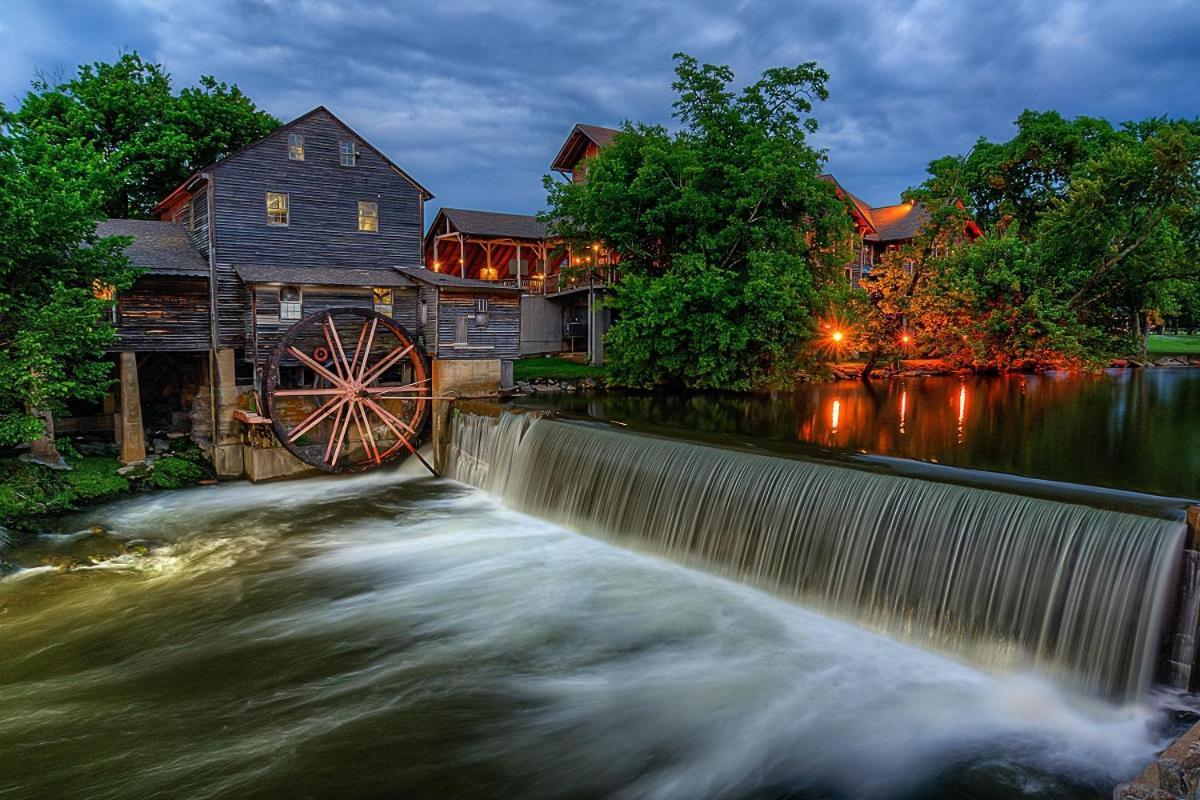 The Tiny Barn, 1089 Free Tickets Each Paid Day, Dollywood And More Sevierville Exterior photo