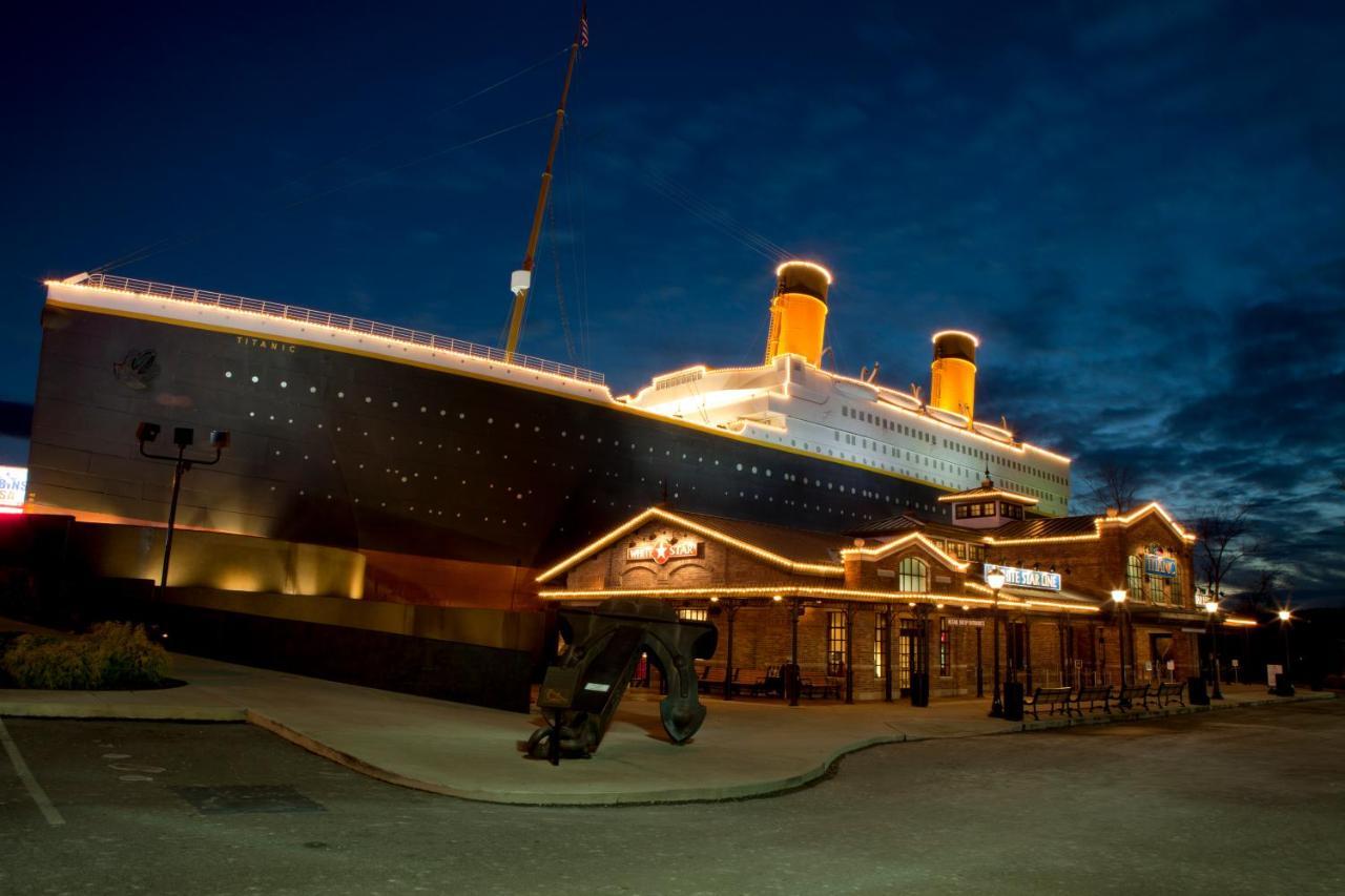 The Tiny Barn, 1089 Free Tickets Each Paid Day, Dollywood And More Sevierville Exterior photo