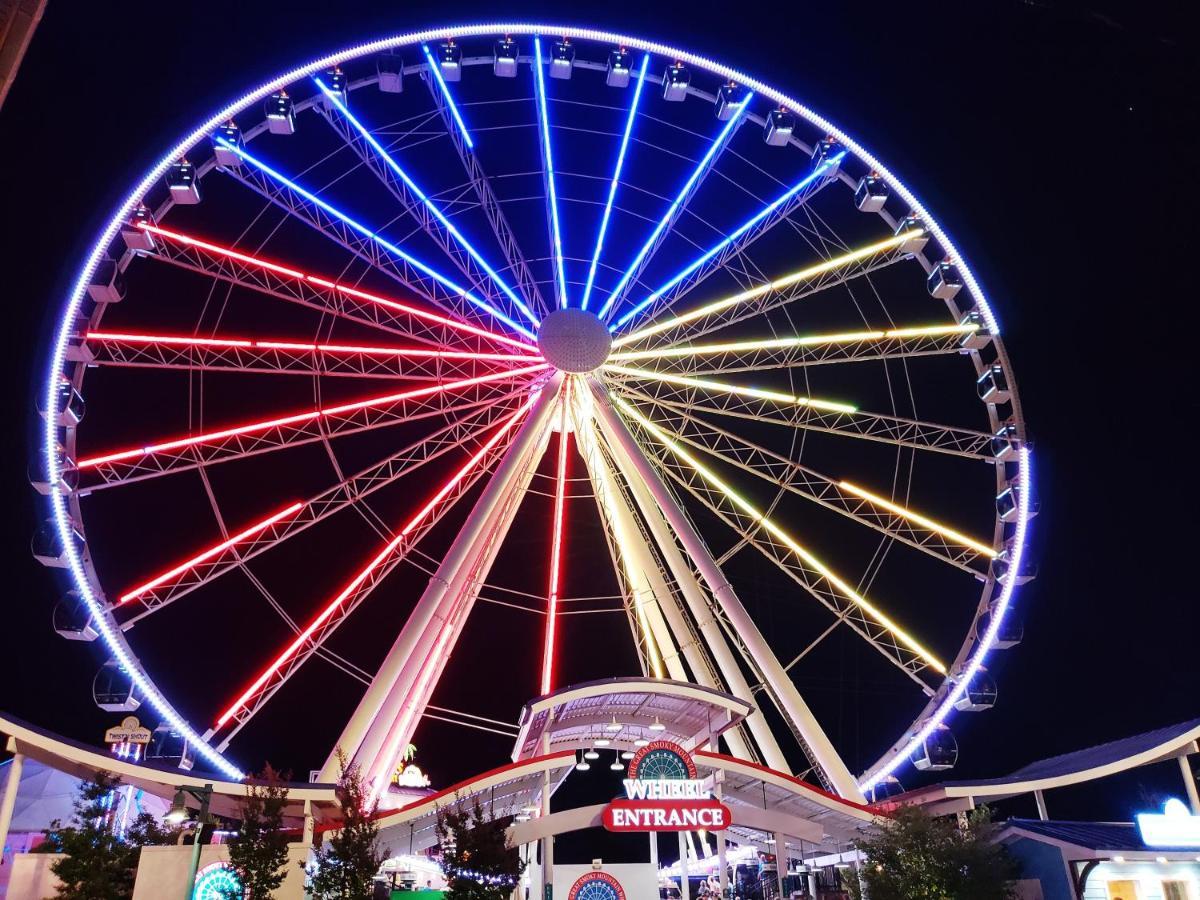 The Tiny Barn, 1089 Free Tickets Each Paid Day, Dollywood And More Sevierville Exterior photo